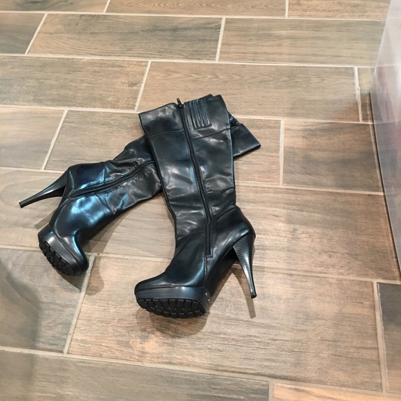 Boots - Picture 2 of 5